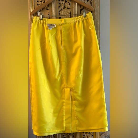 Bright Yellow Skirt Suit Rhinestone Dazzle Sz 16 Church Special Occasion - Picture 10 of 10